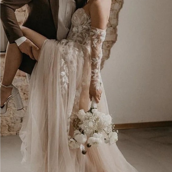 BRAND NEW, NEVER WORN, UNALTERED Watters WToo “Austin” wedding gown - Picture 12 of 15